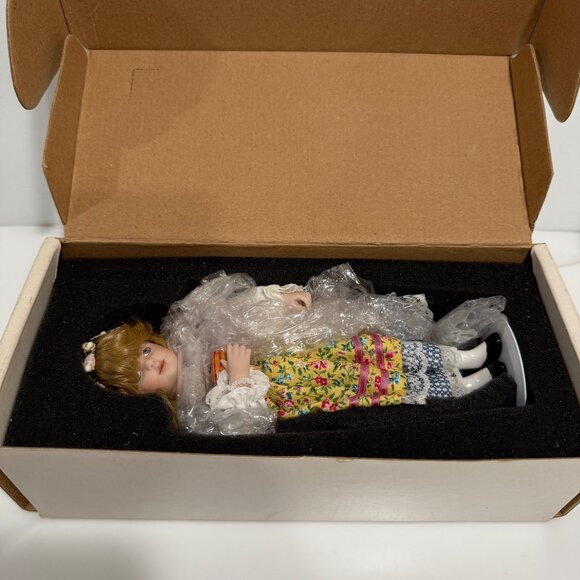 Danbury Mint Goldilocks Porcelain Doll Storybook Collection Bowl Stand Box 8.5" - Picture 12 of 15